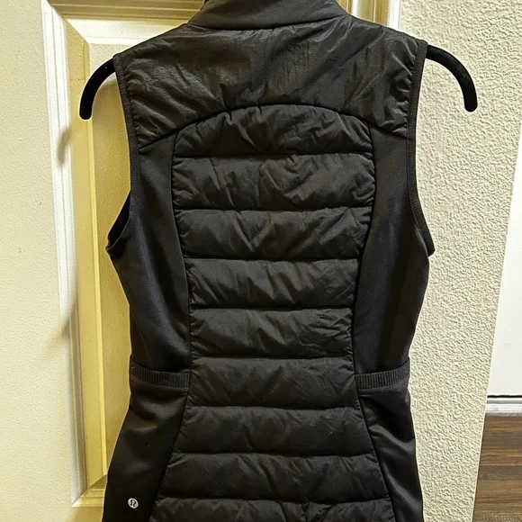 Women's Black Puffer Vest - Picture 4 of 8